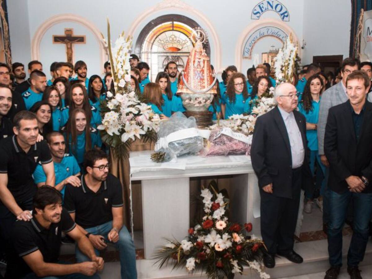 El Albacete realiza la ofrenda a la Virgen de los Llanos