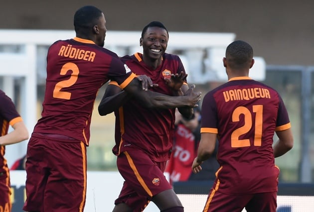 Sadiq celebra su primer gol como profesional con la camiseta de la Roma.