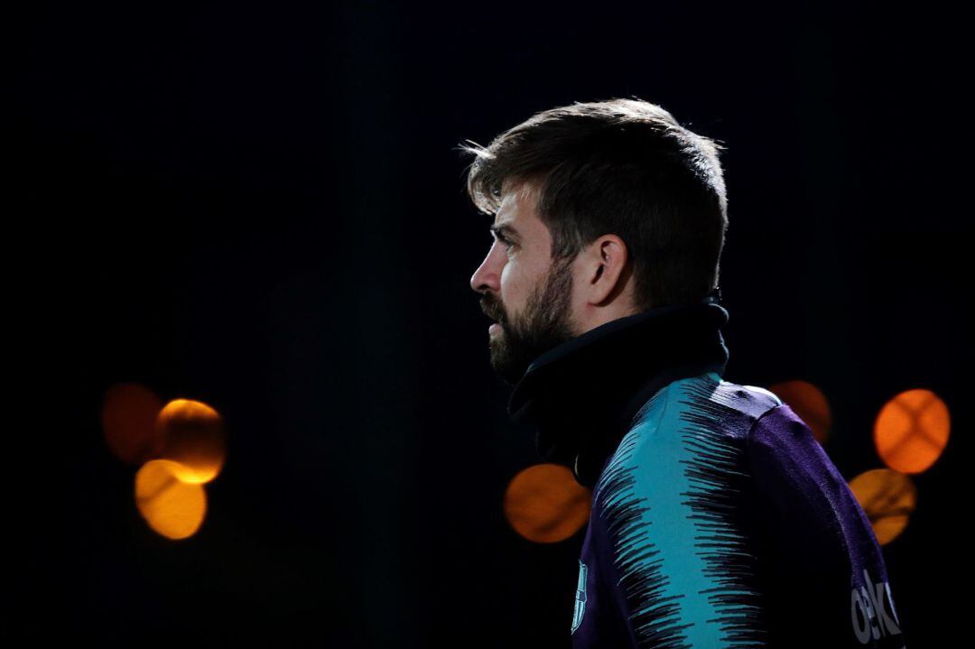 El central del FC Barcelona Gerard Piqué durante el entrenamiento que el equipo azulgrana ha realizado en la ciudad deportiva Joan Gamper para preparar el partido de Copa del Rey que mañana disputará ante el Levante. 