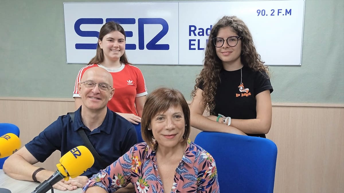 Ana María Esteve y Julián Santos, profesorado Monastil Elda y Ana y Lucía García, alumnas