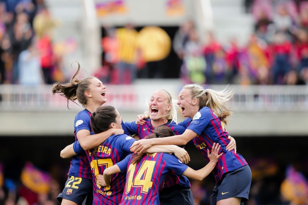 Algunas jugadoras del Barcelona celebran el pase a la final