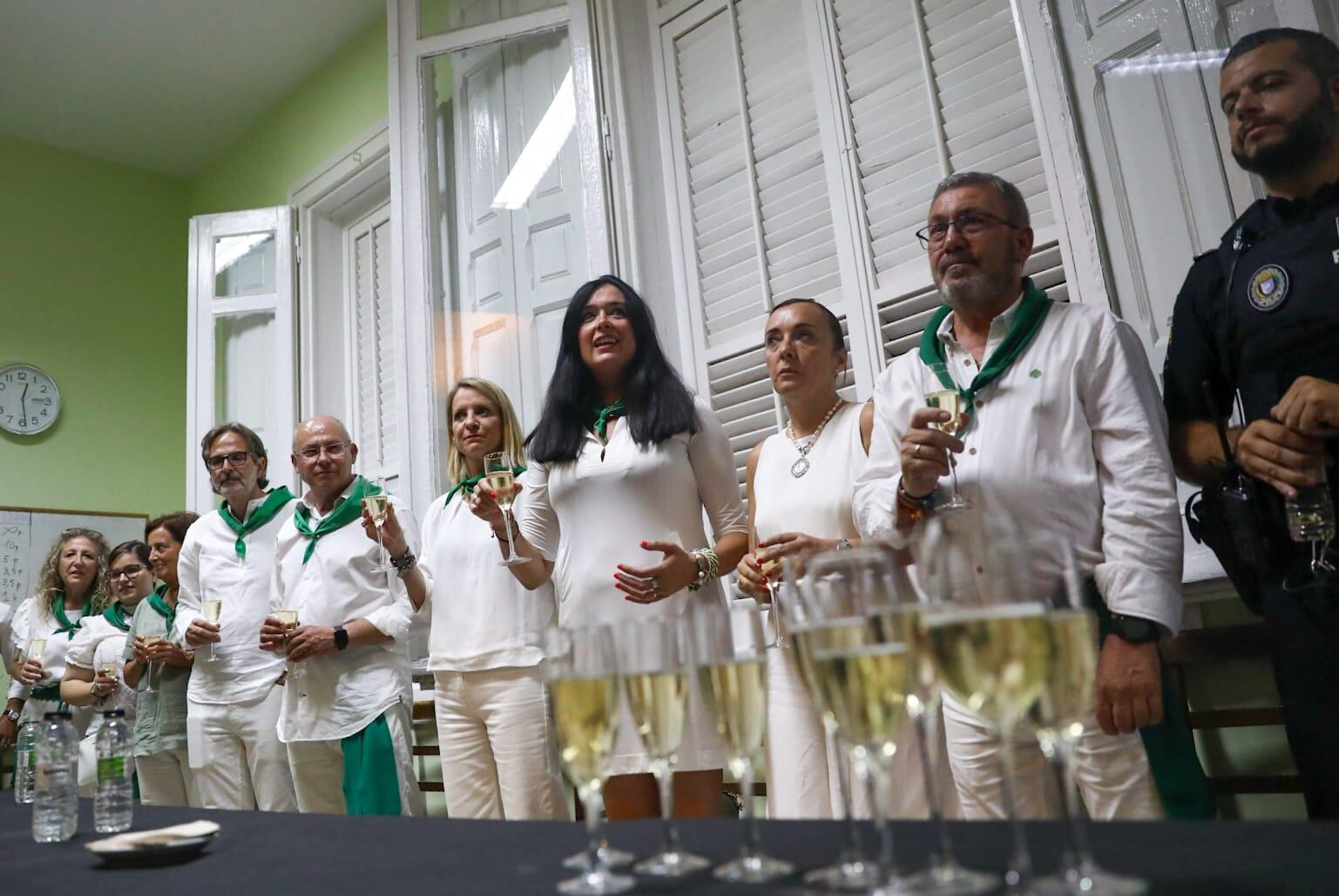 Brindis de la alcaldesa de Huesca, Lorena Orduna, con los trabajadores municipales