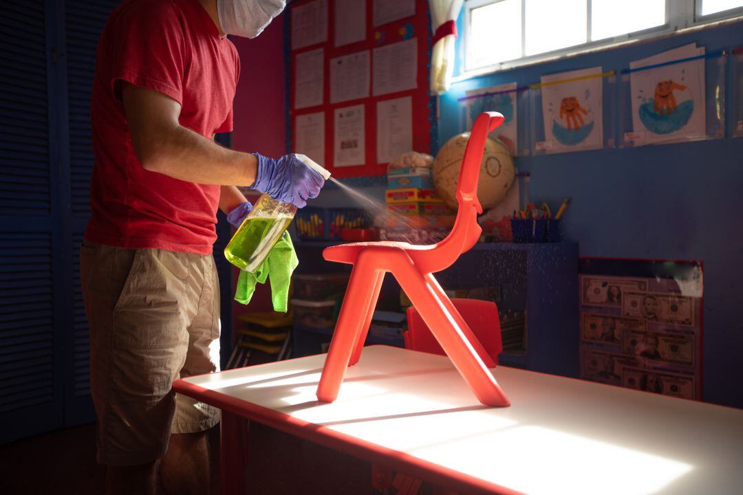 Limpieza de material escolar