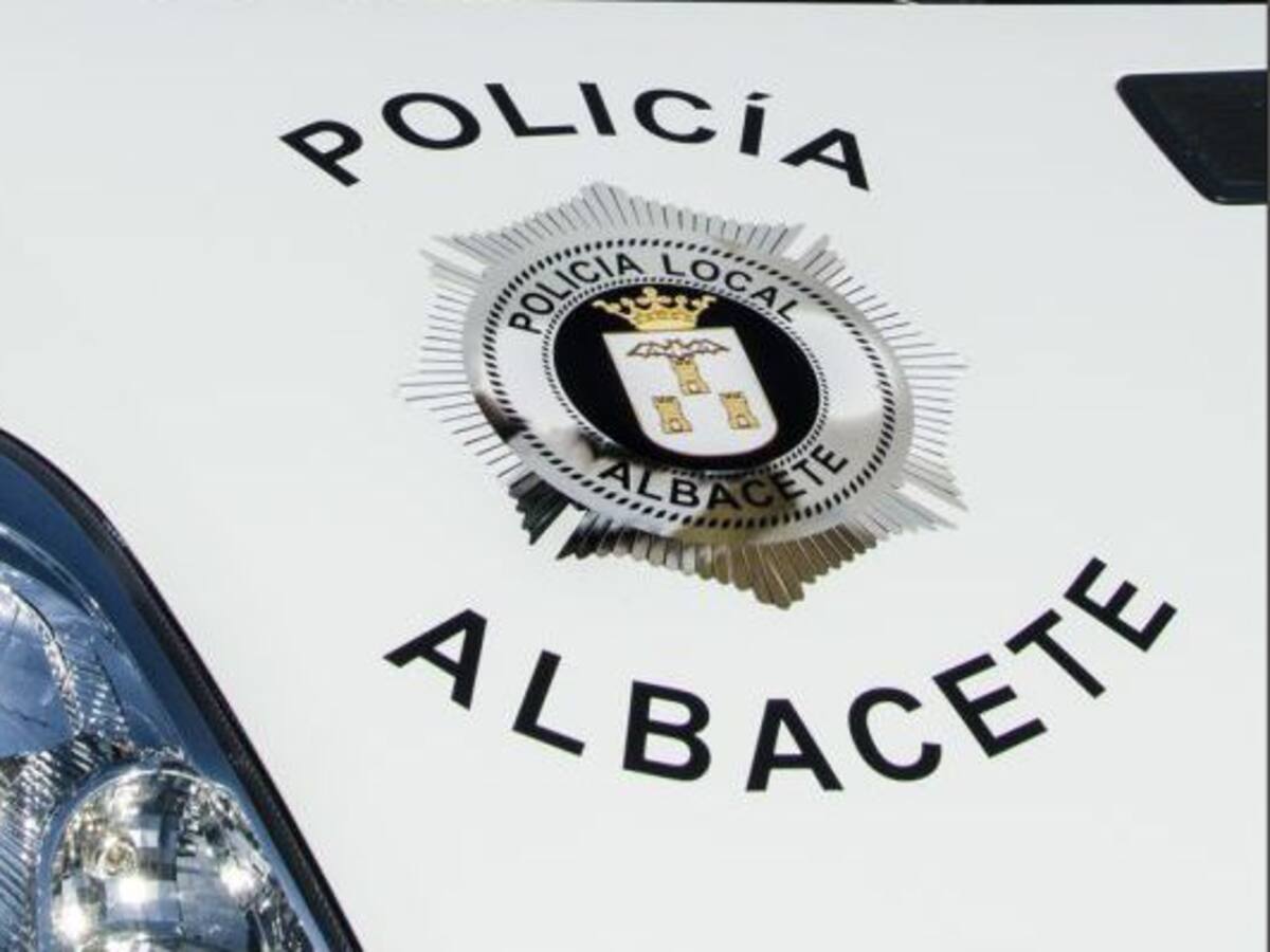 Sorprenden a una niña de 14 años conduciendo por el Polígono de Romica