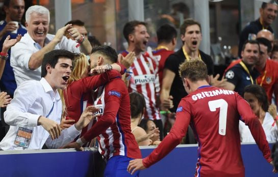 El belga Carrasco celebra su tanto, el que supuso el 1-1 en la final de Milán.