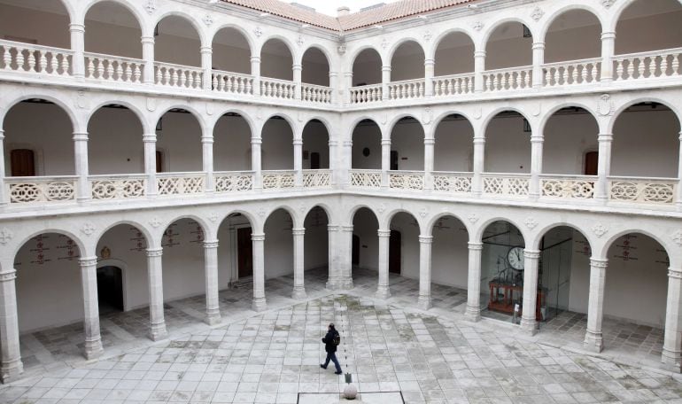 Claustro del Palacio de Santa Cruz, sede del Rectorado de la Universidad de Valladolid
