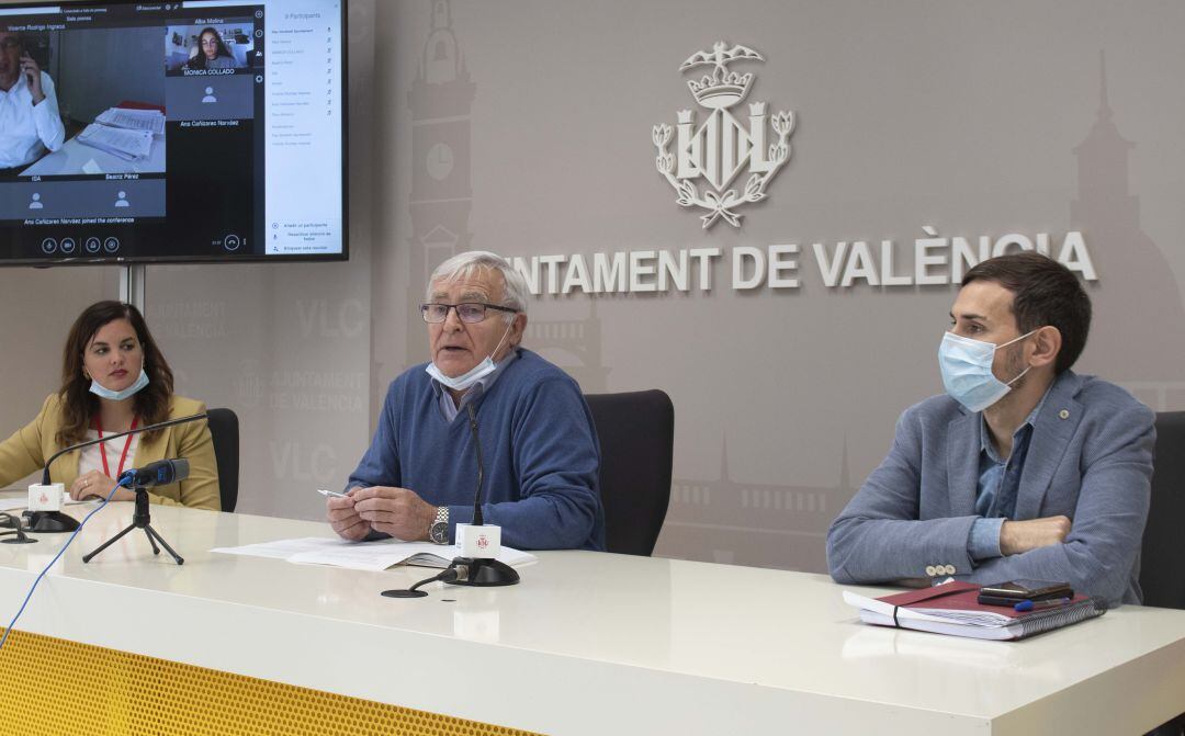 Rueda de prensa del alcalde, Joan Ribó, junto a los vicealcaldes Sandra Gómez y Sergi Campillo tras la reunión de seguimiento de la evolución del COVID-19 en València