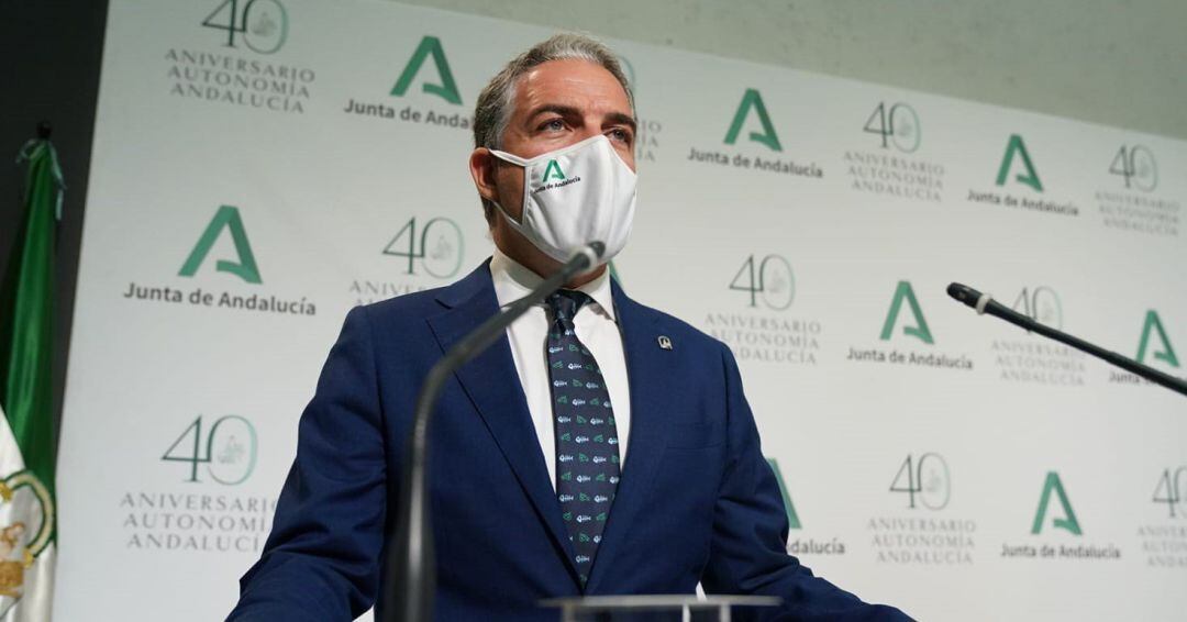 El consejero de la Presidencia, Administración Pública e Interior y portavoz del Gobierno, Elías Bendodo, en la rueda de prensa tras el Consejo de Gobierno