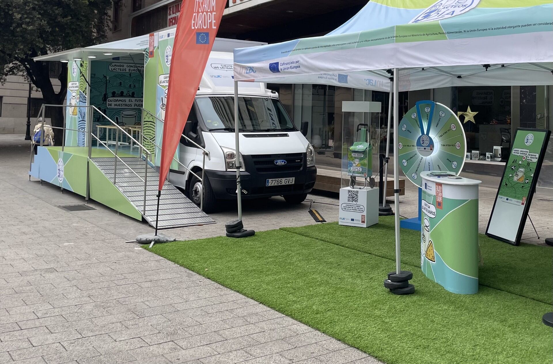 El roadshow de los lácteos hace parada en Albacete dentro de la campaña &#039;Cuenta con los lácteos europeos&#039;.