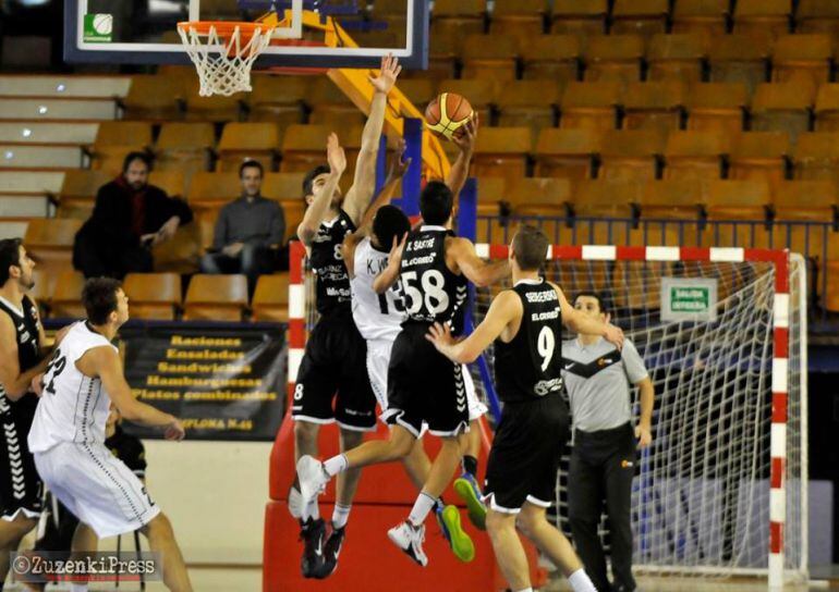 El Sáez Horeca Araberri está obligado a ganar los cinco partidos que restan para lograr la salvación