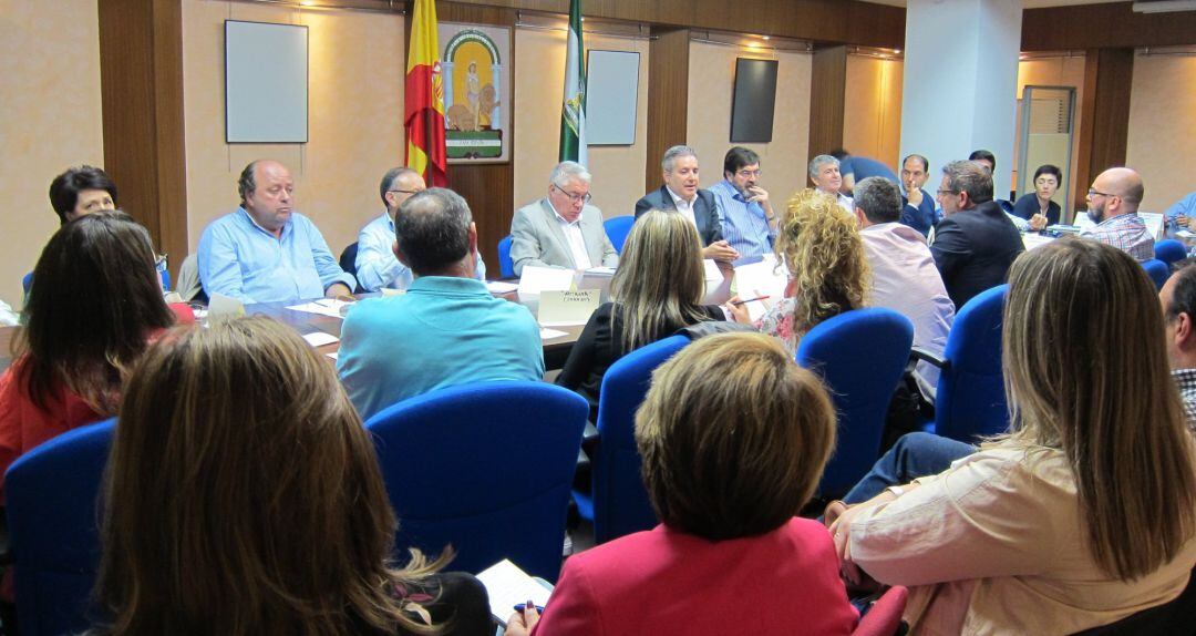 Reunión con responsables de los colegios afectados por la suspensión del comedor escolar. 