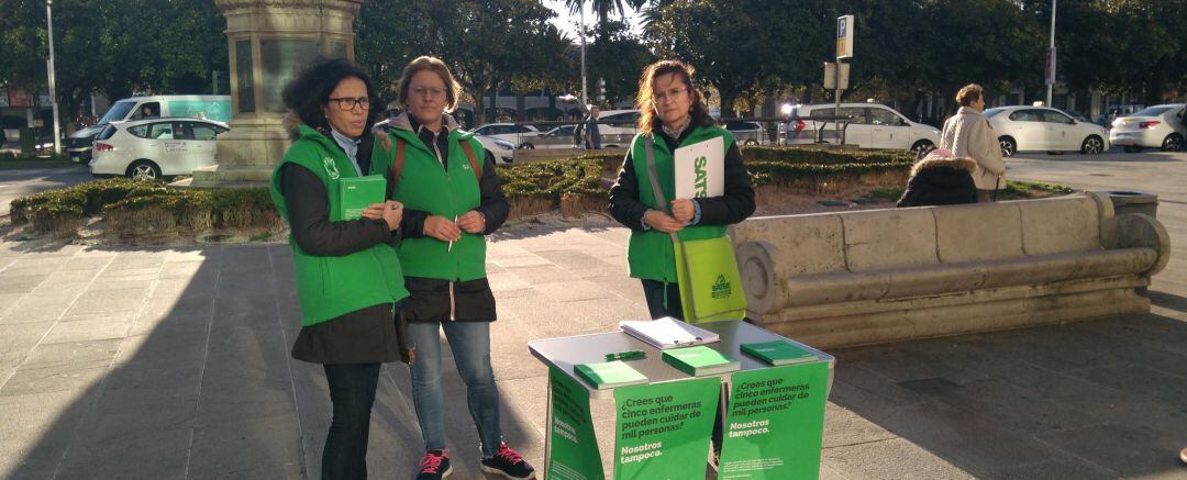 Enfermeras recogen firmas en el Obelisco