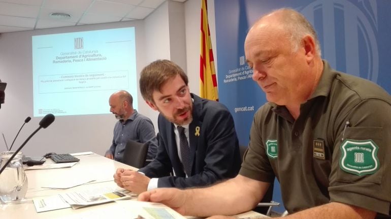 Ferran de Noguera i Llorenç Ricou, avui dimarts, en la Comissió tècnica de seguiment, del Pla pilot de prevenció i mitigació de danys produïts pel conill a la comarcal del Segrià