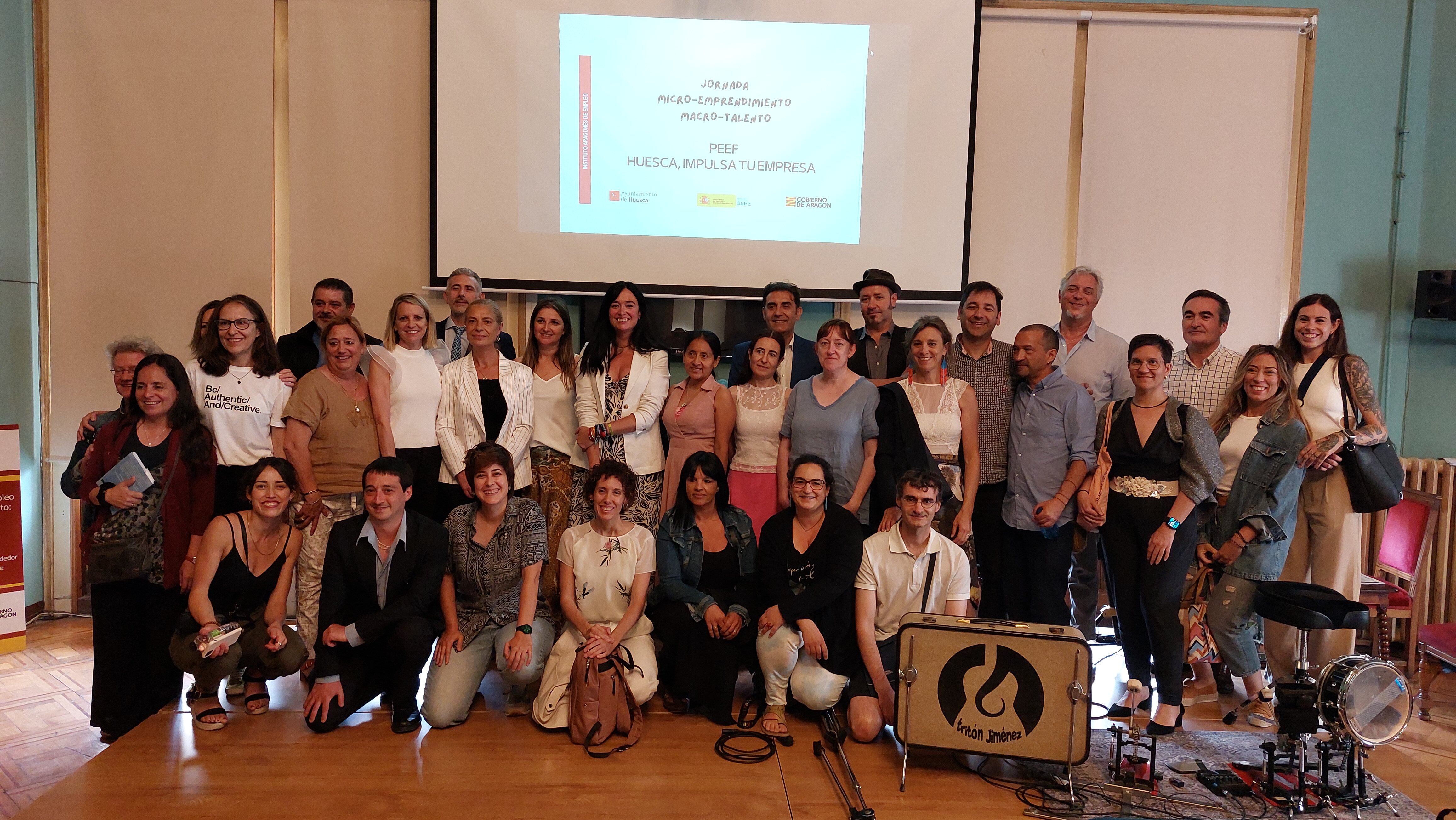 Foto de familia de los participantes en la Jornada de Emprendimiento