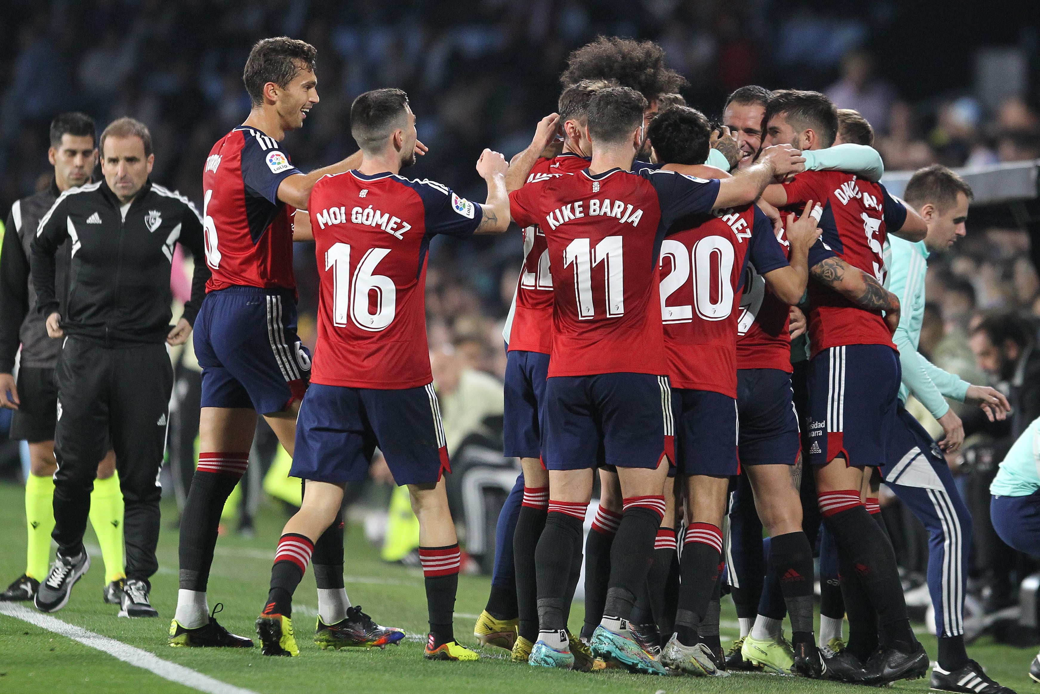 Los jugadores de Osasuna celebran el segundo gol ante el Celta, durante el partido que disputaron en Balaídos