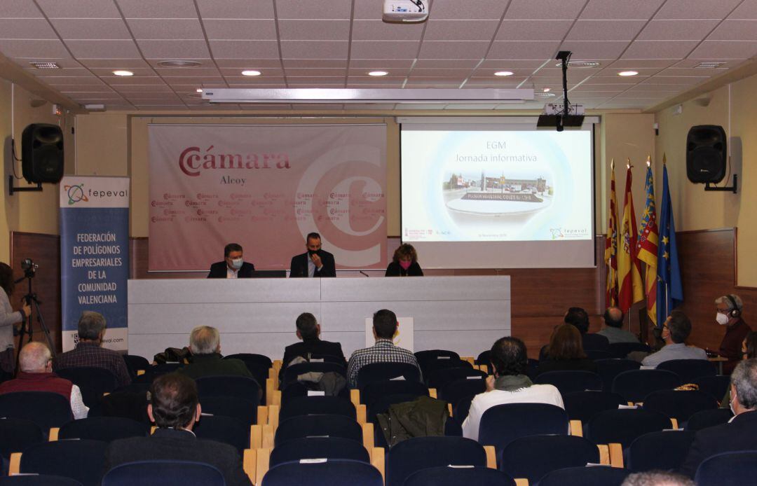 Un instante de la jornada sobre el polígono Cotes Baixes en la Cámara de Comercio