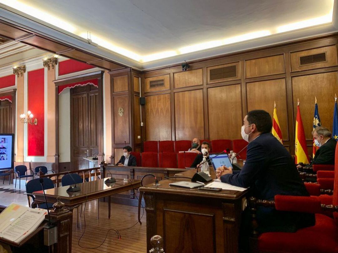 El alcalde, Antonio Francés, en primer plano en el pleno de este martes