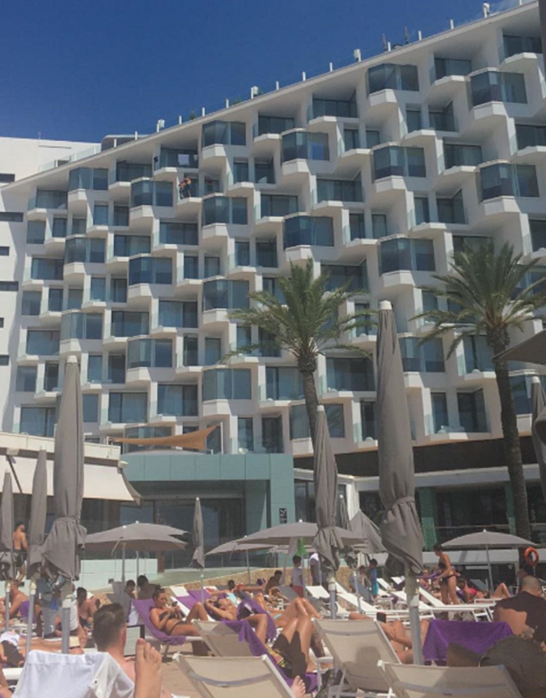 Turistas en un hotel de Platja d&#039;en Bossa