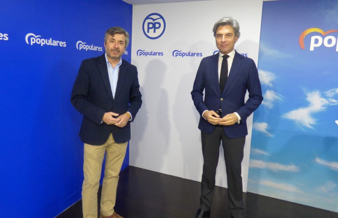 Miguel Ángel Torrico y Andrés Lorite, en la sede del PP de Córdoba, momentos previos a una rueda de prensa telemática