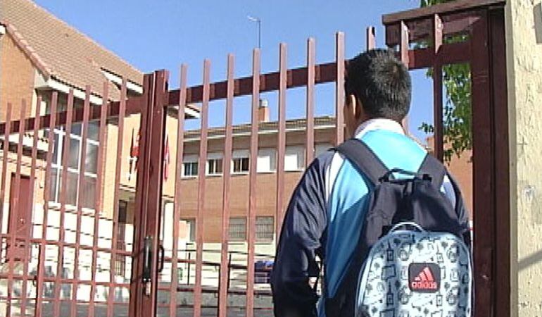 La comunidad educativa de Paracuellos de Jarama se manifiesta este jueves para exigir al gobierno regional bachillerato y FP públicos