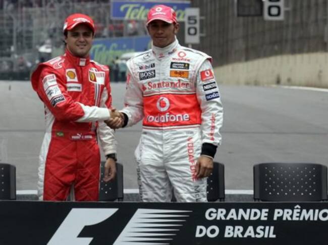 Hamilton y Massa posan antes de la carrera final que decidiría el campeón del mundo en 2008
