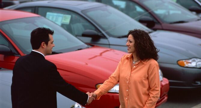 Las matriculaciones de vehículos repuntan tras meses de caídas