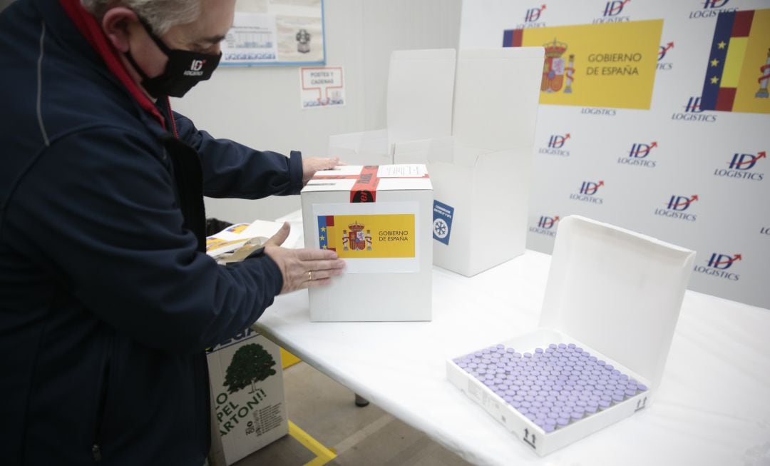 Las primeras vacunas ya están en España y nuestra tierra poseerá algunas de ellas durante este domingo para poder inyectarlas a los primeros afortunados