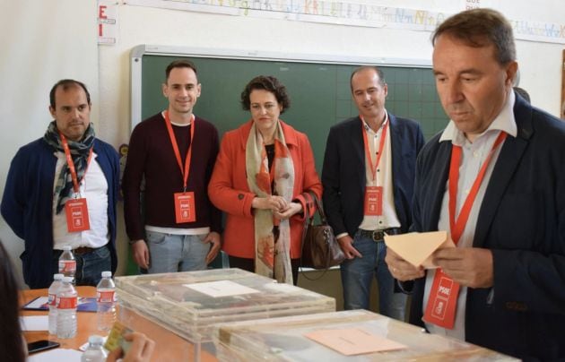 Aurelio Zapata votando como candidato