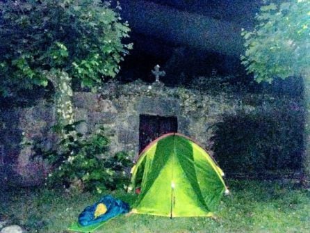 Noche a la intemperie junto a un cementerio en algún lugar del Pais Vasco. Verano de 2019