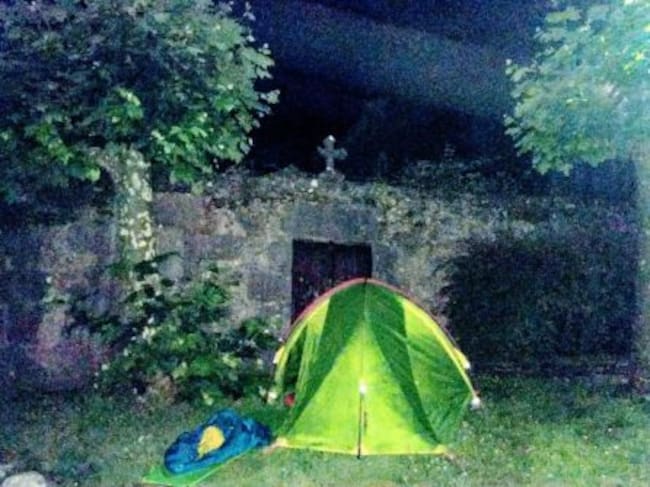 Noche a la intemperie junto a un cementerio en algún lugar del Pais Vasco. Verano de 2019