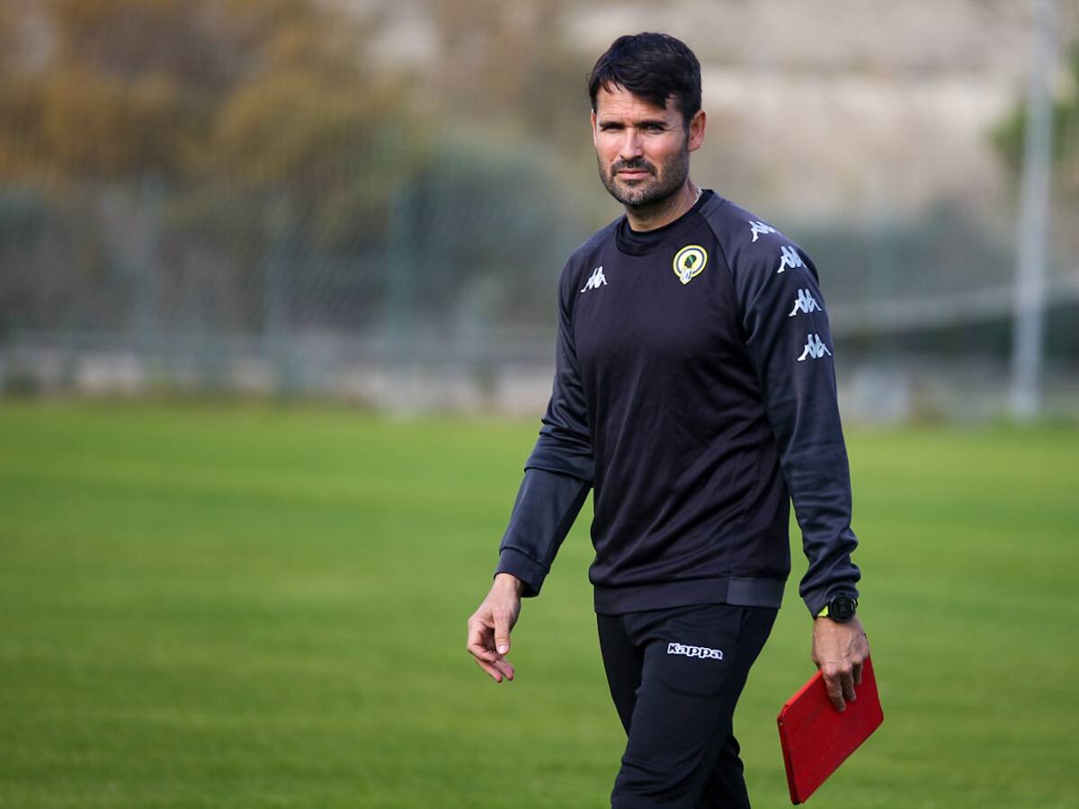 El Hércules destituye a Ángel Rodríguez y anuncia la llegada de Lolo Escobar