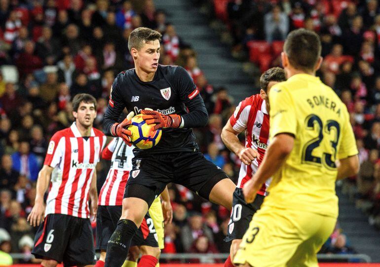 Kepa agarra el balón durante el Athletic-Villarreal