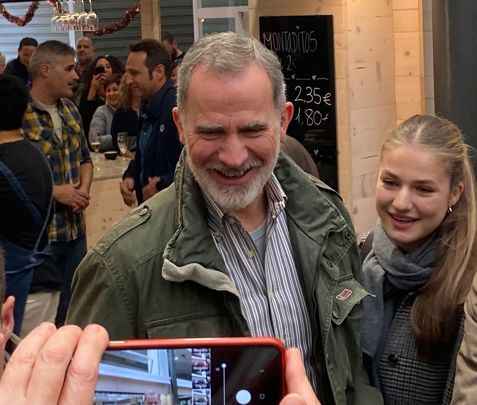 El rey Felipe Vi visita Catarroja junto a la reina Letizia, la princesa Leonor y a la infanta Sofía.