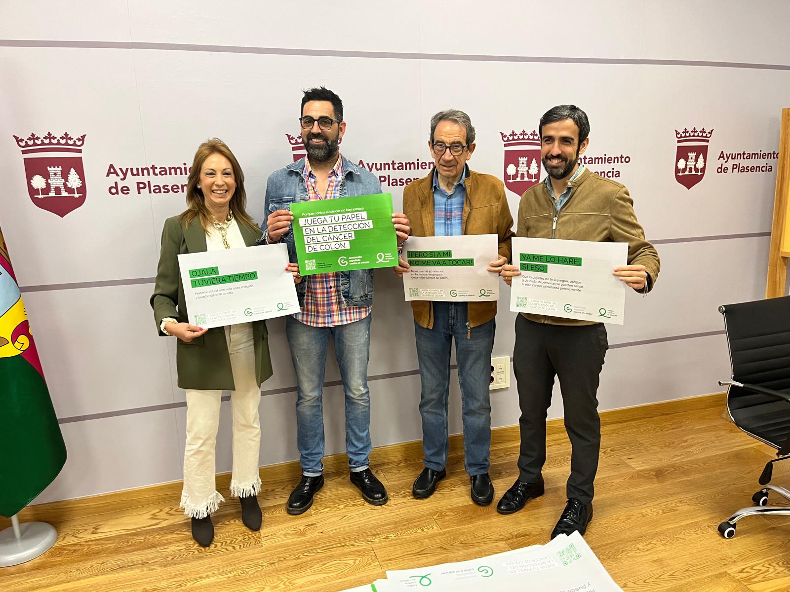 Miembros de la AECC en la presentación de la campaña.