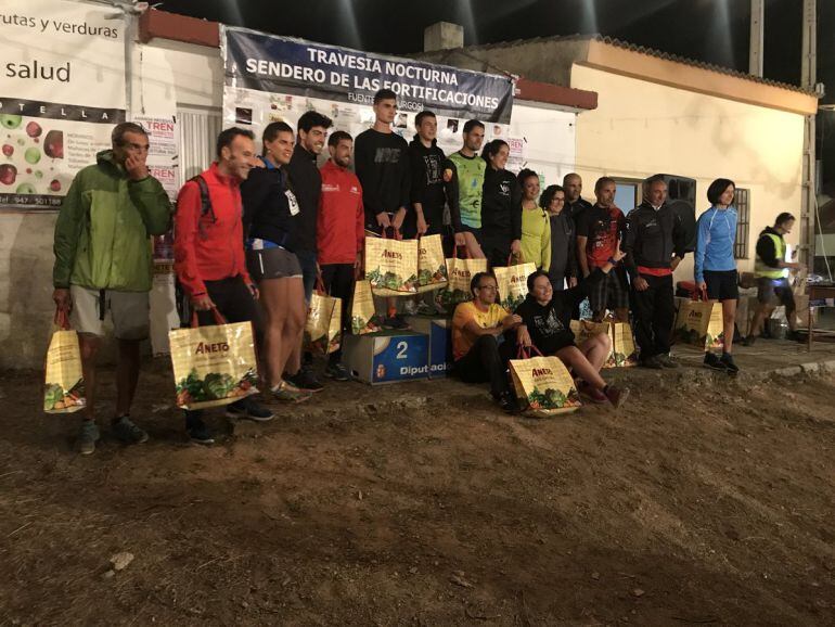 Los ganadores de la prueba posan ante las cámaras