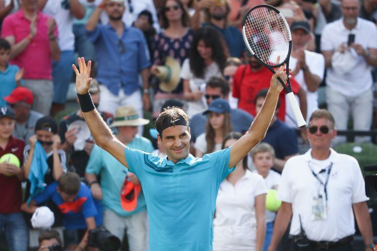 Federer celebra su victoria ante Kyrgios 