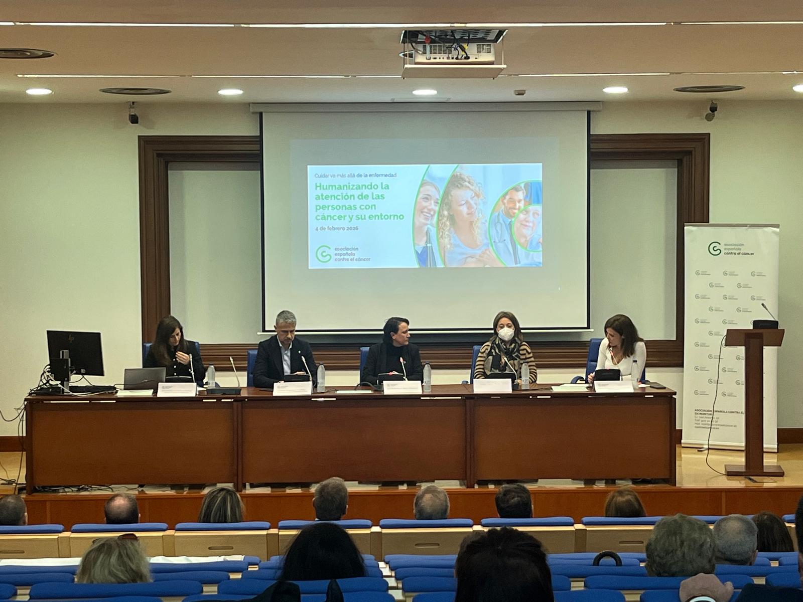 Mesa redonda en el Acto de la AECC en el Día Mundial Contra el Cáncer en el Hospital de Mérida