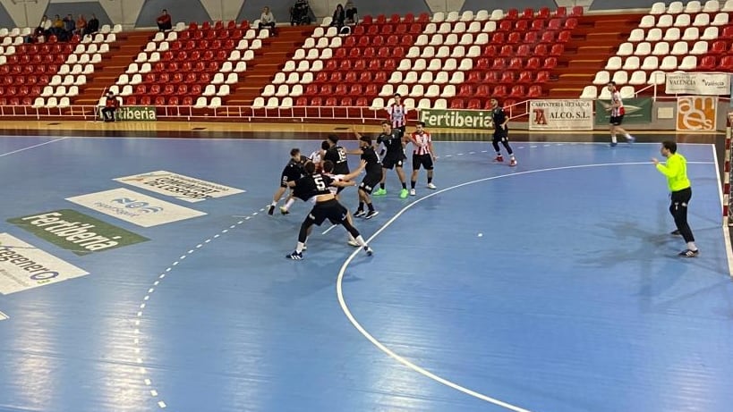 El Bm. Elda - C.E.E. sigue sin reaccionar