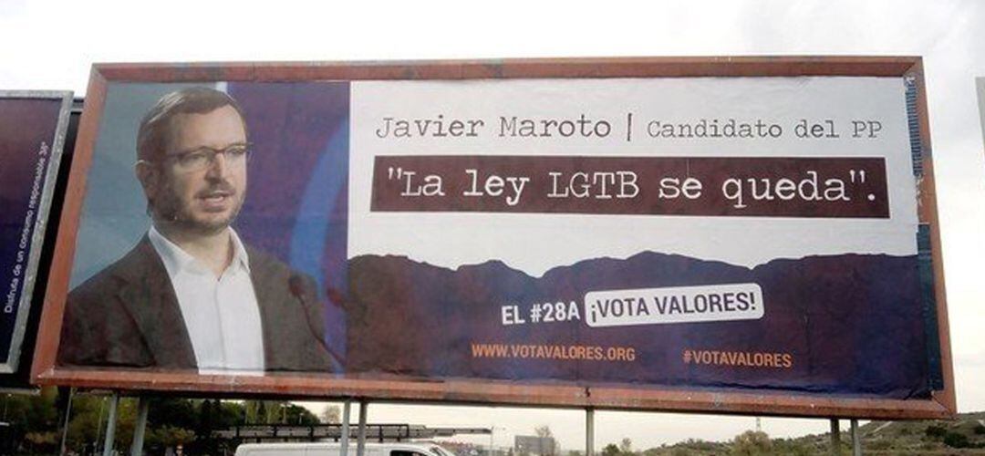 La valla de Hazte Oír con la imagen de Javier Maroto, ubicada en el Cobo Calleja de Fuenlabrada, no será retirada. 