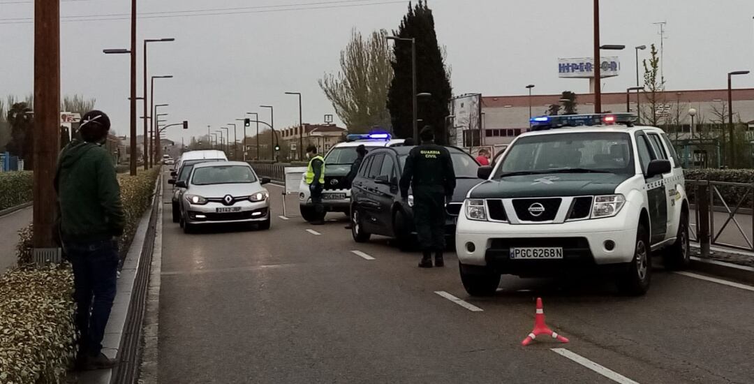 Imagen de archivo de un control de la Guardia Civil en Castilla y León