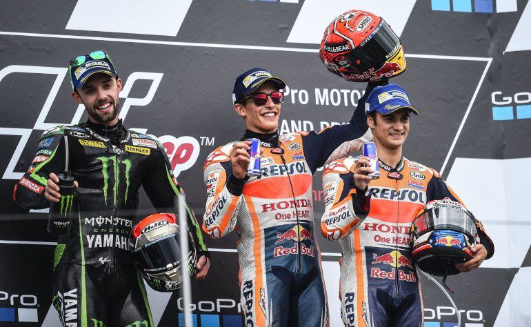 Marc Márquez junto con Jonas Folger y Dani Pedrosa tras la carrera de Alemania.