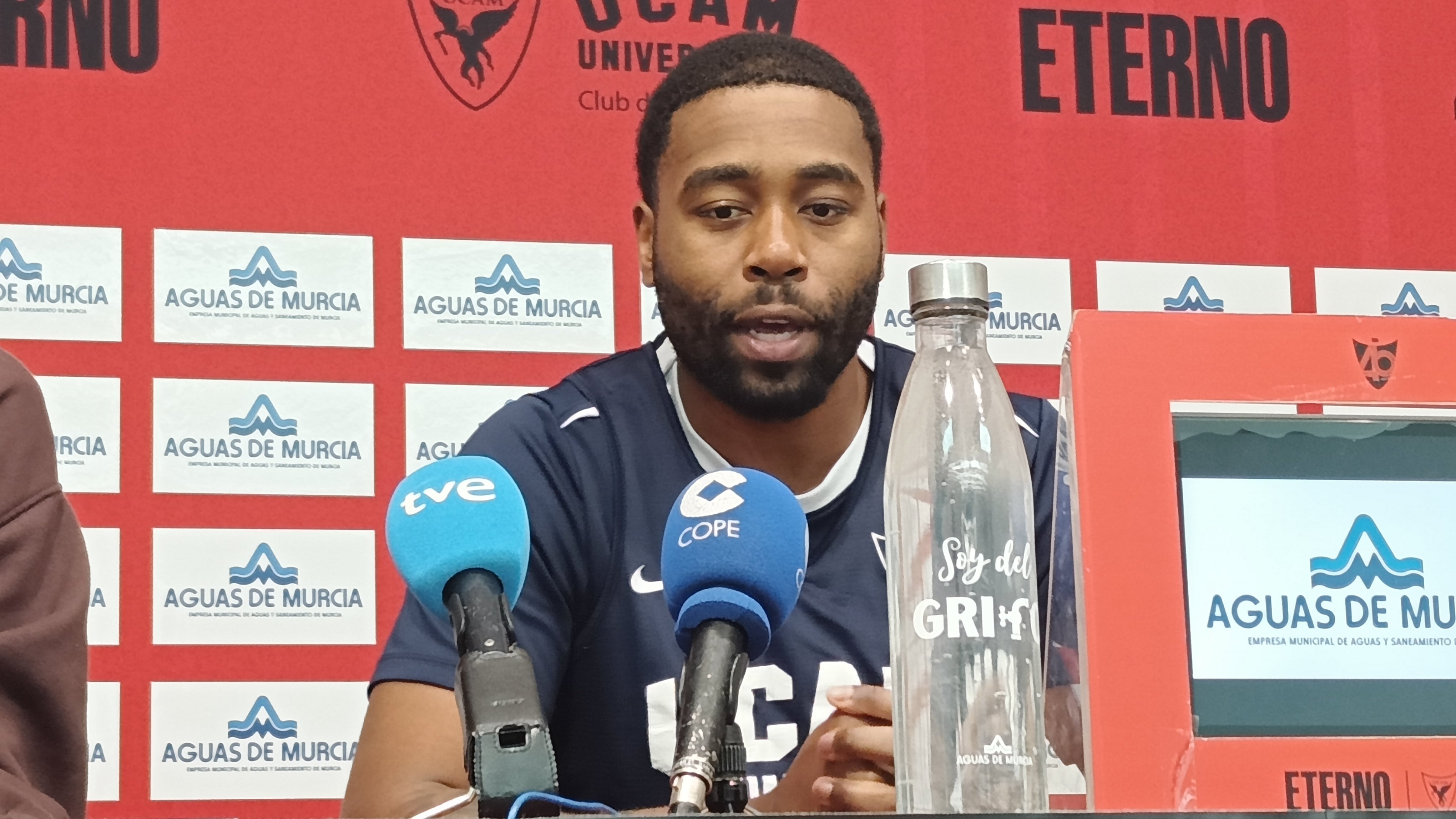 Kelan Martin en la sala de prensa del Palacio