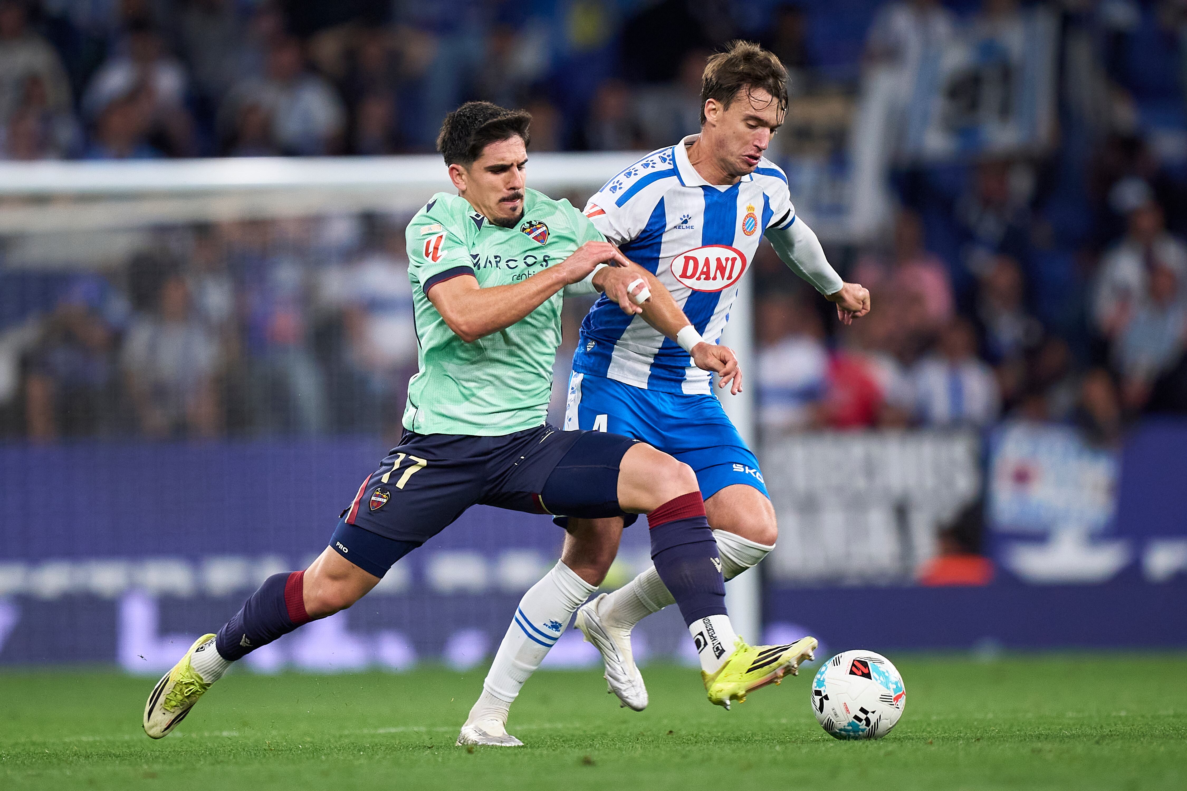 Victor Garcia y Urko Gonzalez durante el RCD Espanyol - Levante UD