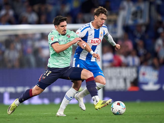 Victor Garcia y Urko Gonzalez durante el RCD Espanyol - Levante UD