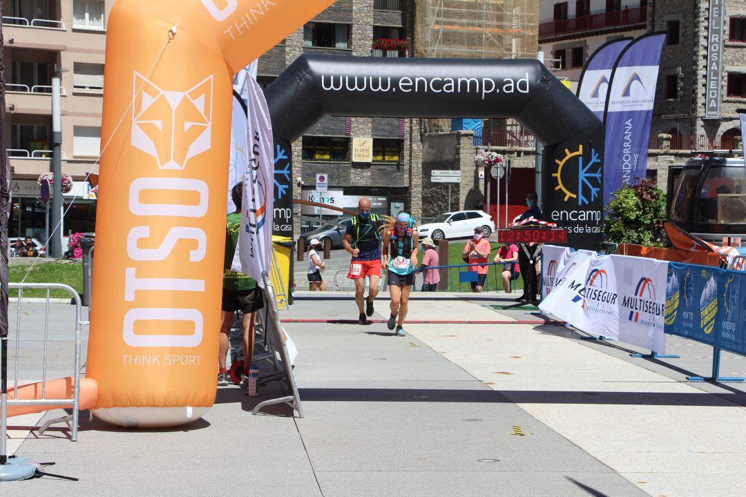 Corredors a l'arribada de la OTSO Travessa d'Encamp.
