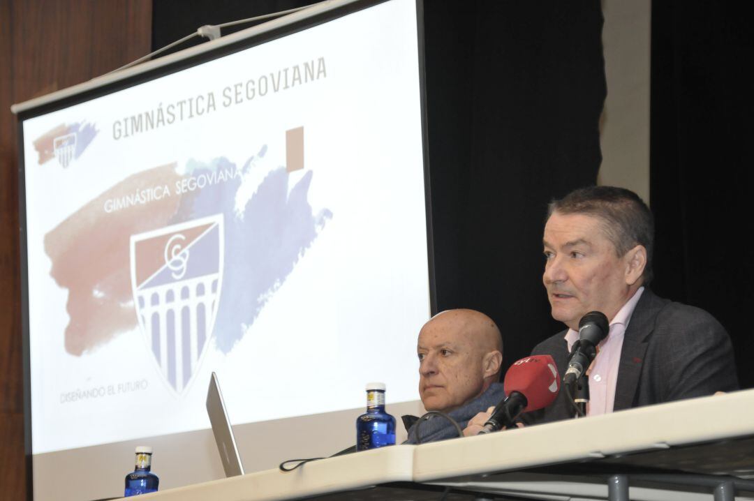 El abogado Sánchez Parra durante la presentación de su proyecto