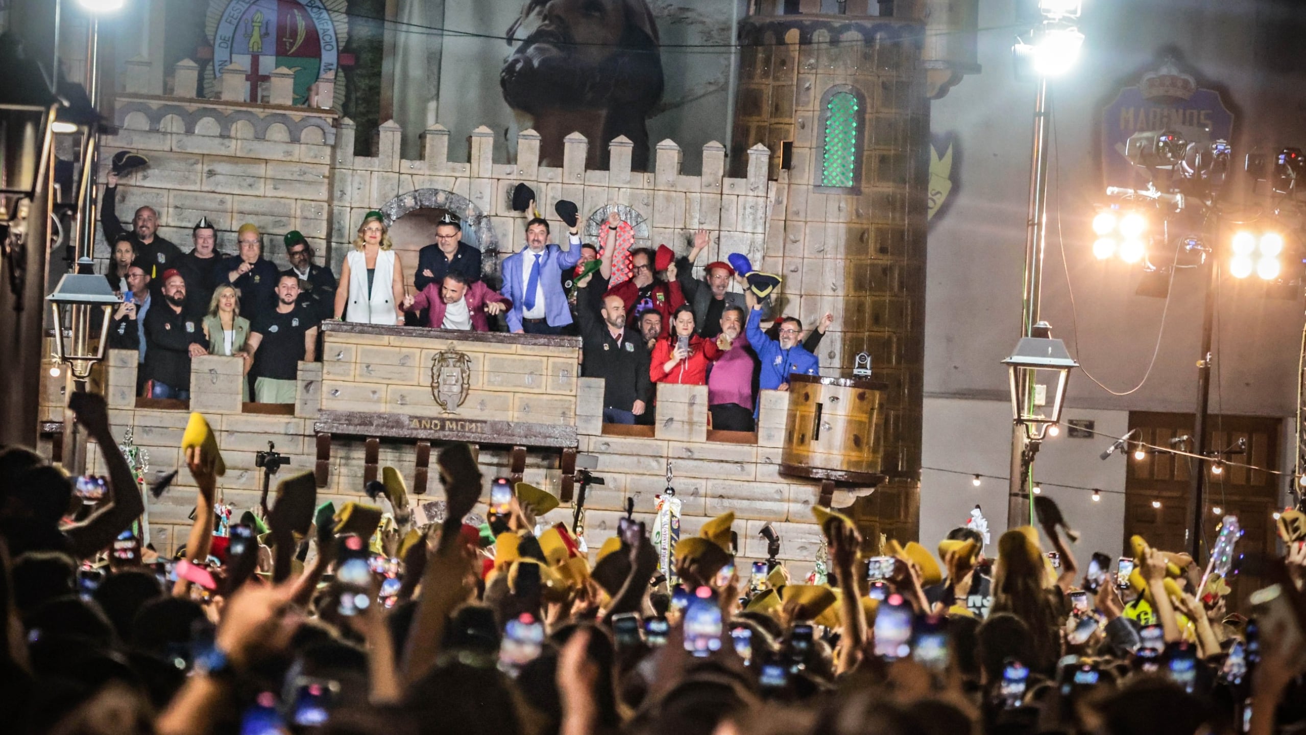 Peidró ha dado la bienvenida a estas fiestas junto a la alcaldesa de Petrer, Irene Navarro y al presidente de la Unión de Festejos, Enrique Rubio