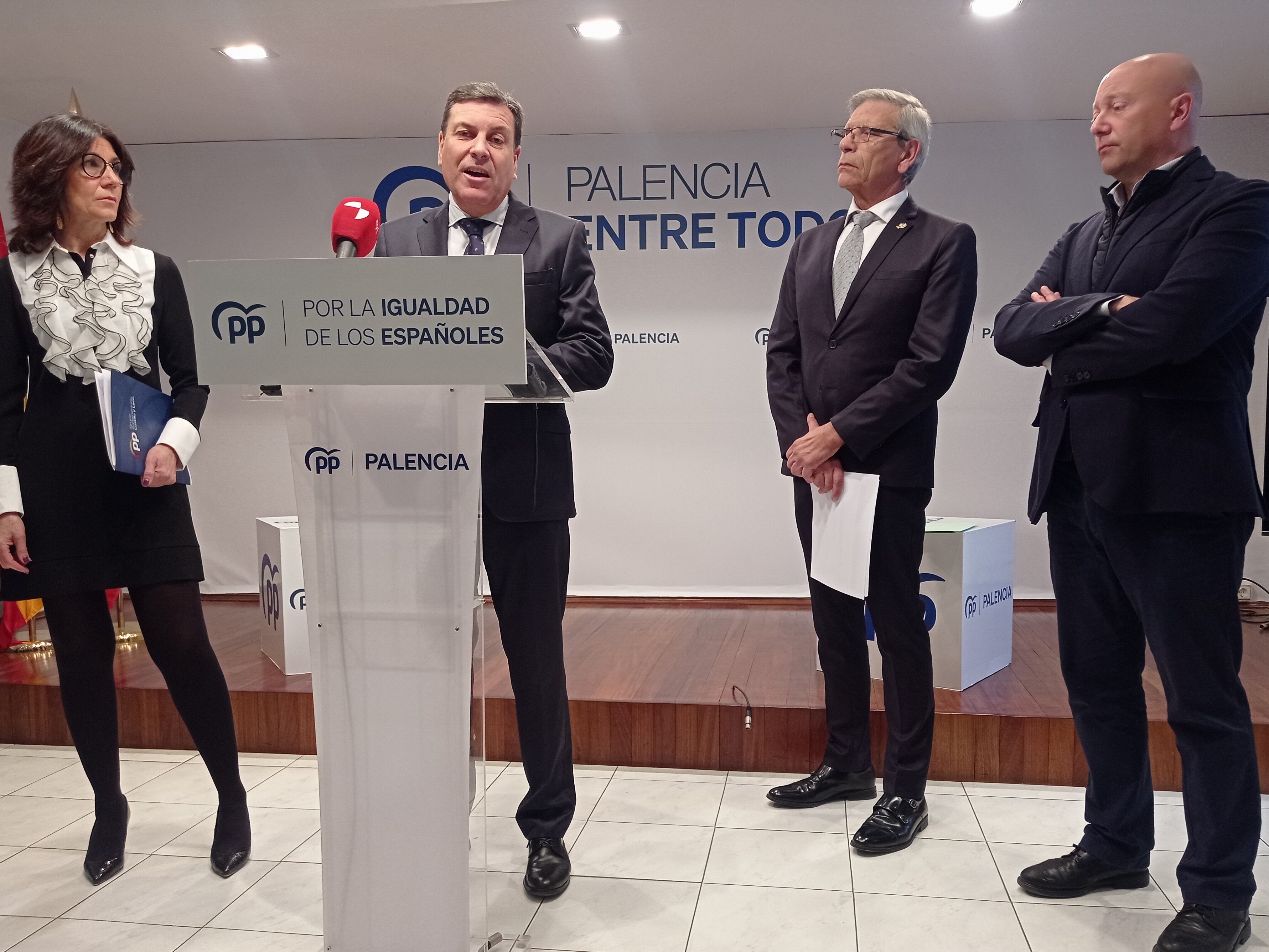 Los procuradores populares por Palencia presentan el proyecto de presupuesto para la provincia para este 2024