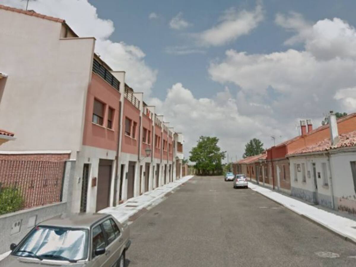 Los bomberos reiteran el apoyo a un compañero que denuncia acoso por vecinos conflictivos en la calle El Valle