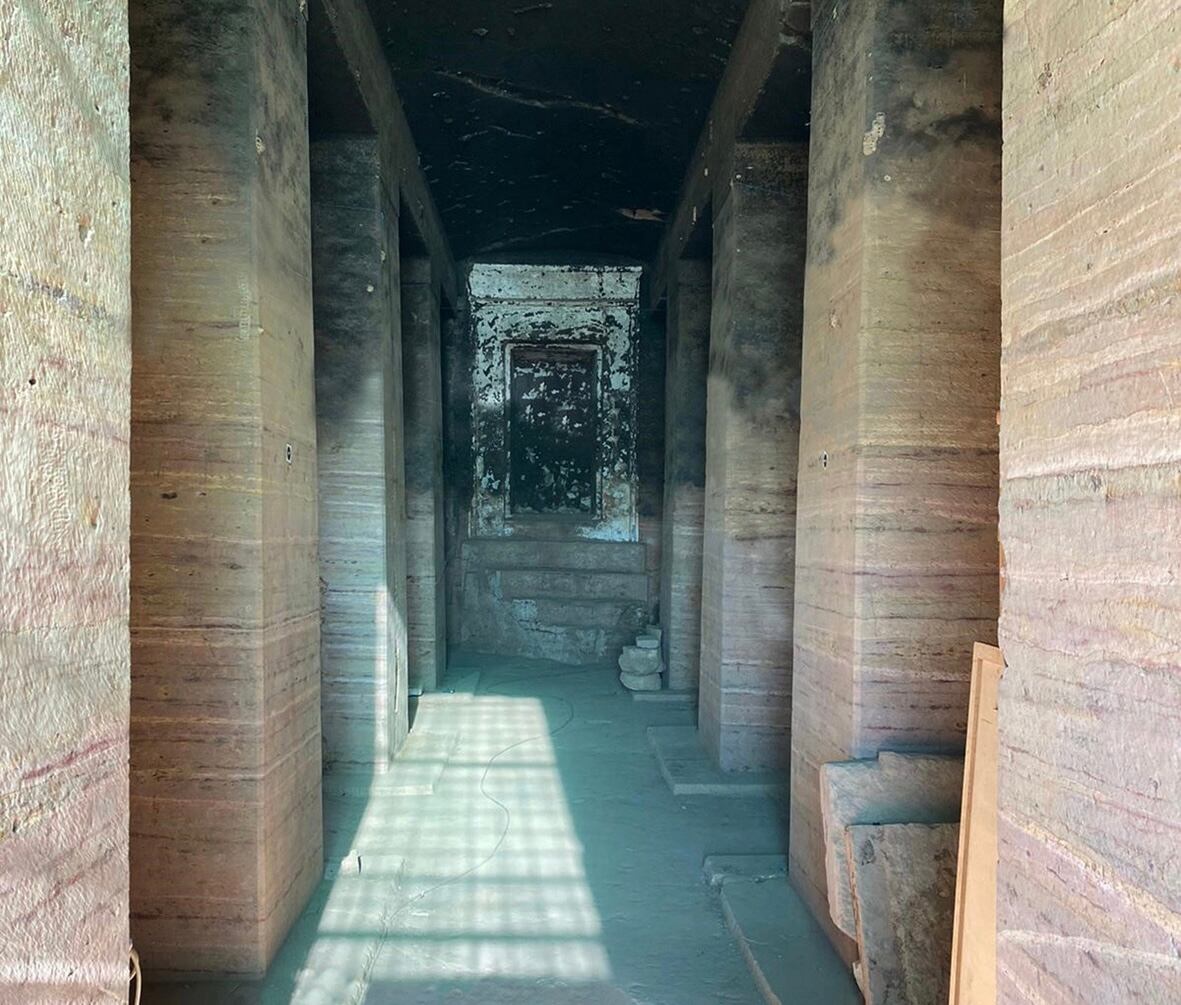 Interior de la tumba descubierta por la UJA en Egipto.